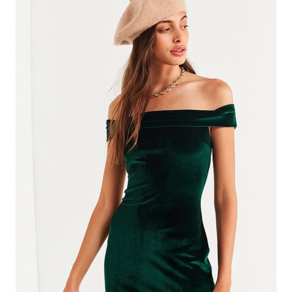Urban Outfitters Off Shoulder Green bodycon dress
